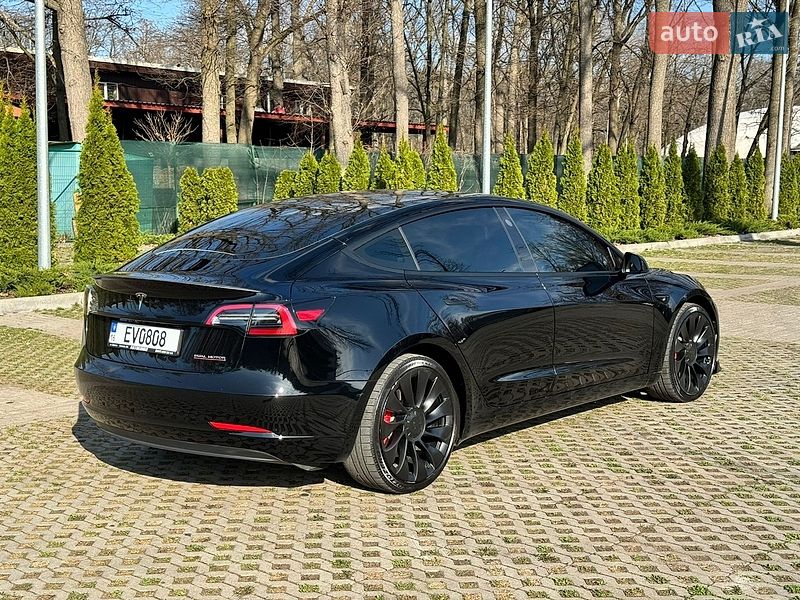 Седан Tesla Model 3 2023 в Харкові