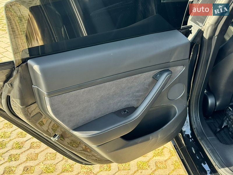 Седан Tesla Model 3 2023 в Харкові
