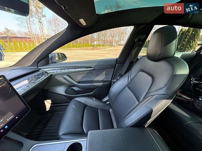 Седан Tesla Model 3 2023 в Харкові