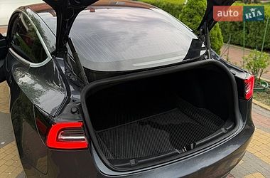 Седан Tesla Model 3 2018 в Броварах