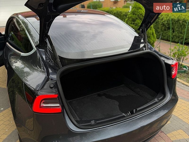 Седан Tesla Model 3 2018 в Броварах