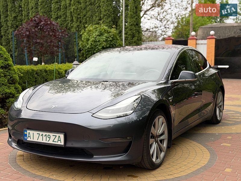 Седан Tesla Model 3 2018 в Броварах