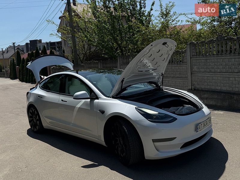 Седан Tesla Model 3 2021 в Ивано-Франковске