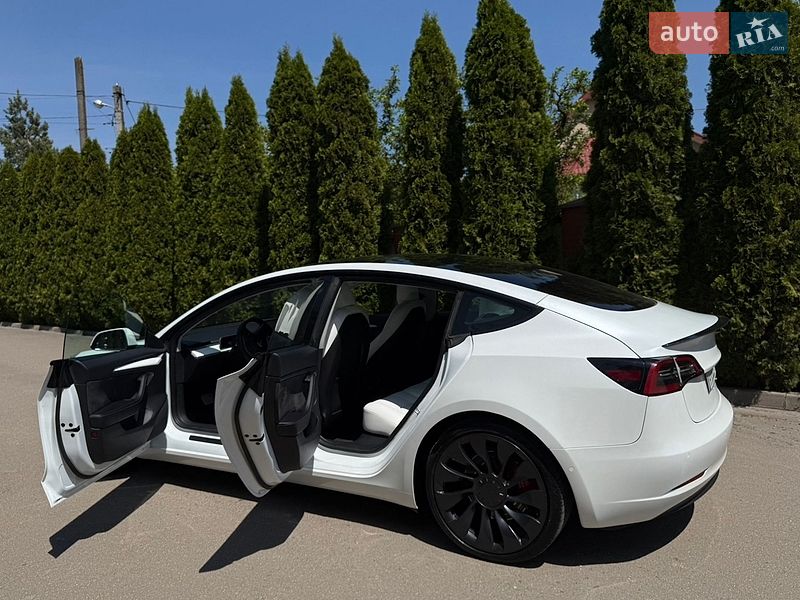 Седан Tesla Model 3 2021 в Ивано-Франковске