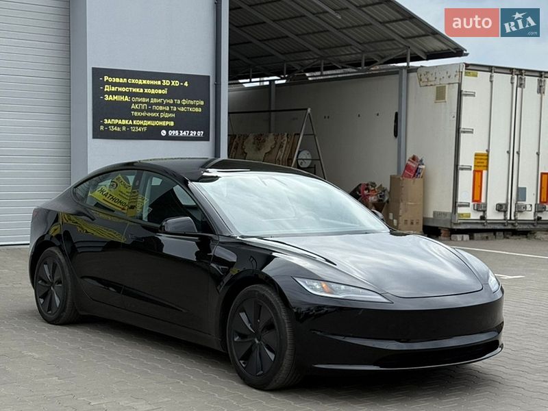 Седан Tesla Model 3 2025 в Луцьку