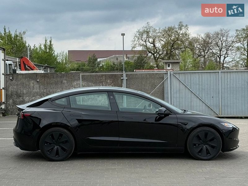 Седан Tesla Model 3 2025 в Луцьку