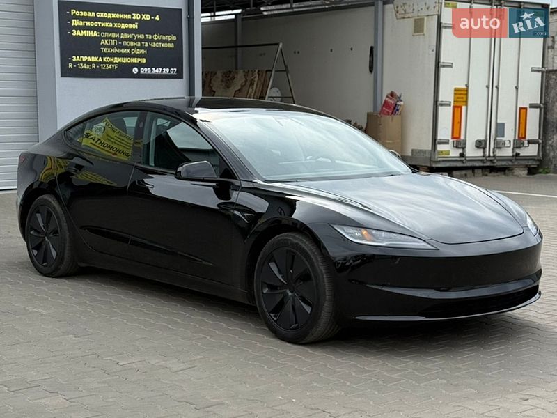 Седан Tesla Model 3 2025 в Луцьку