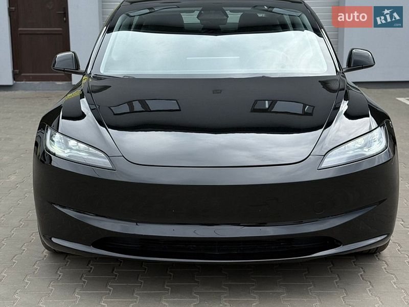 Седан Tesla Model 3 2025 в Луцьку