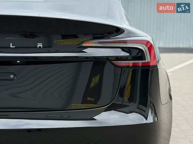 Седан Tesla Model 3 2025 в Луцьку