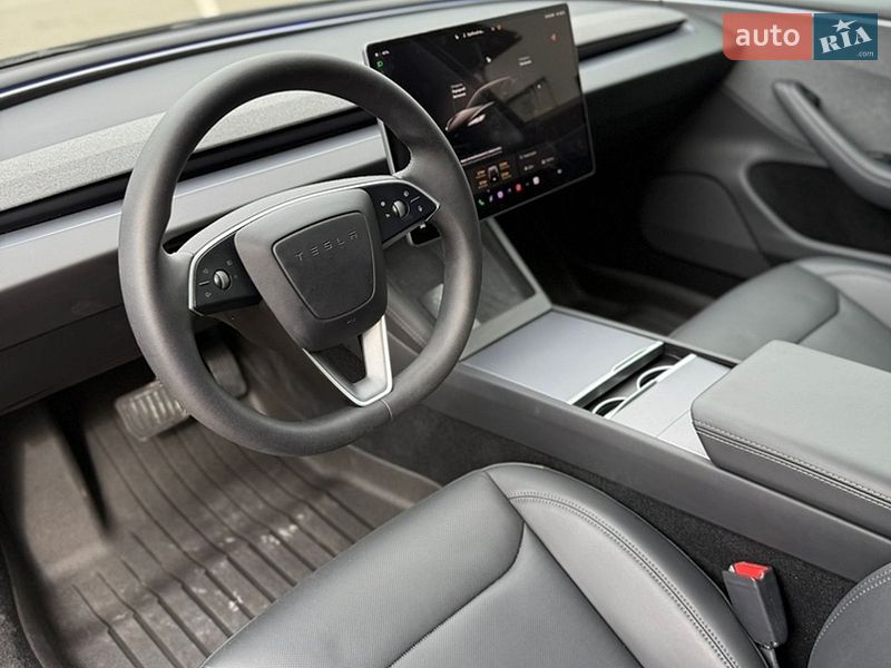 Седан Tesla Model 3 2025 в Луцьку
