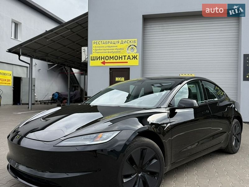 Седан Tesla Model 3 2025 в Луцьку