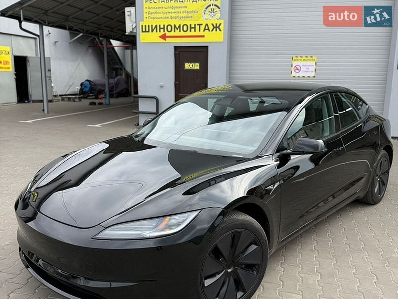 Седан Tesla Model 3 2025 в Луцьку