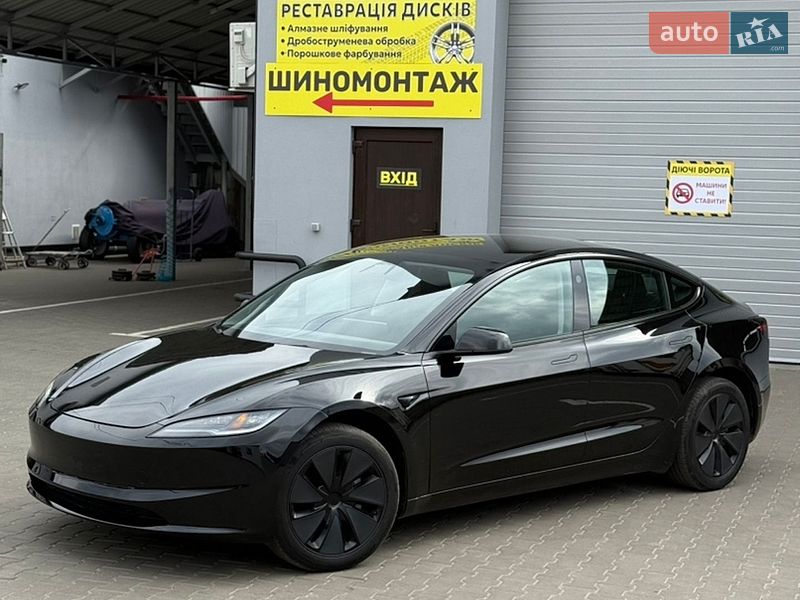 Седан Tesla Model 3 2025 в Луцьку