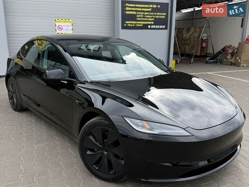 Седан Tesla Model 3 2025 в Луцьку