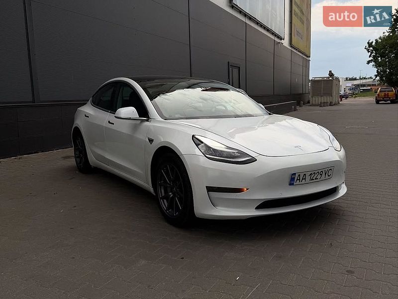 Седан Tesla Model 3 2019 в Києві