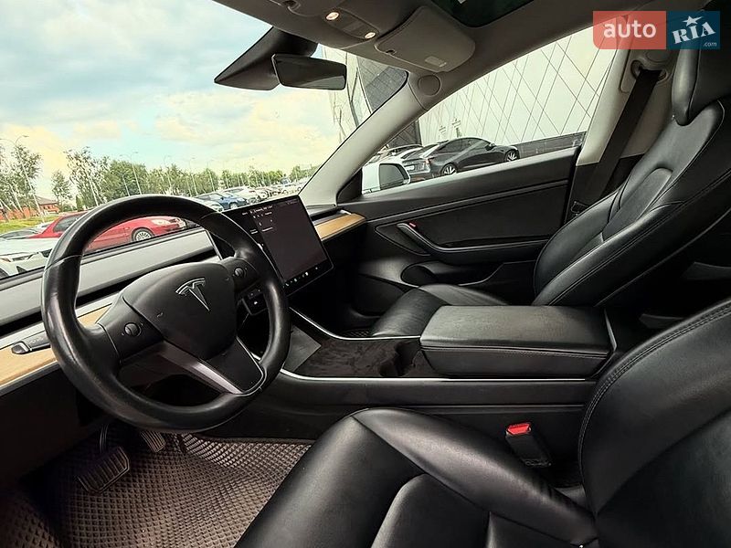 Седан Tesla Model 3 2019 в Києві