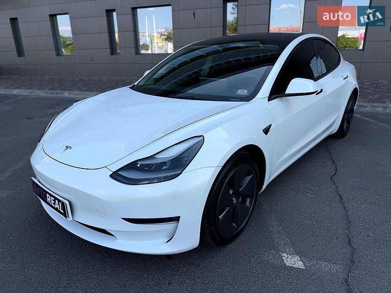 Седан Tesla Model 3 2022 в Кривому Розі