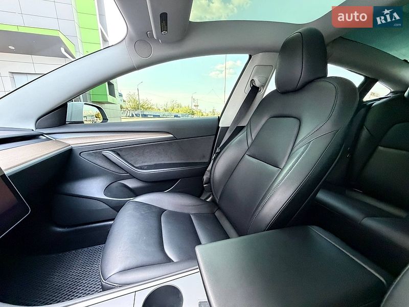 Седан Tesla Model 3 2022 в Кривому Розі