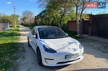 Седан Tesla Model 3 2021 в Киеве