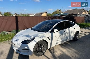 Седан Tesla Model 3 2021 в Киеве