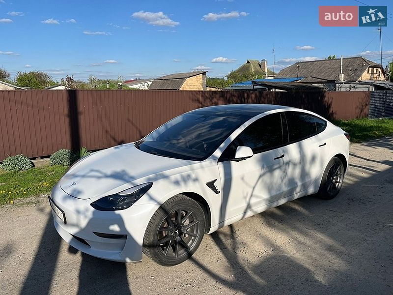Седан Tesla Model 3 2021 в Киеве