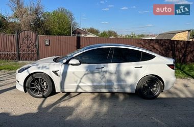 Седан Tesla Model 3 2021 в Киеве