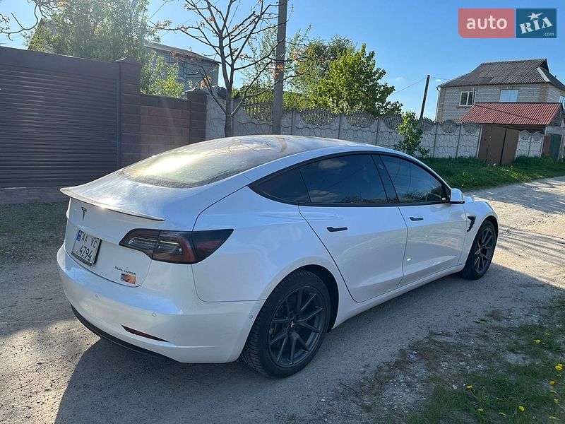 Седан Tesla Model 3 2021 в Киеве