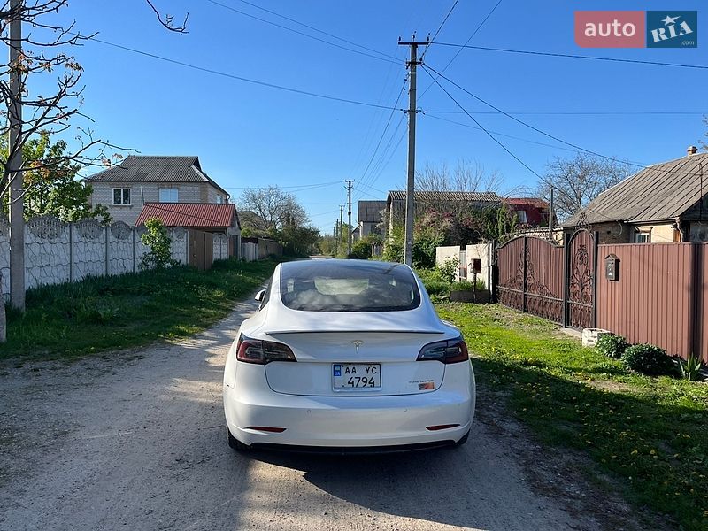 Седан Tesla Model 3 2021 в Киеве