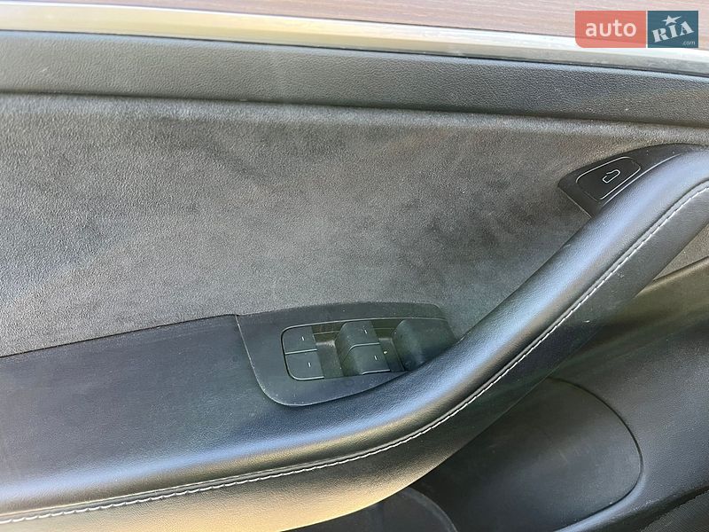 Седан Tesla Model 3 2021 в Киеве