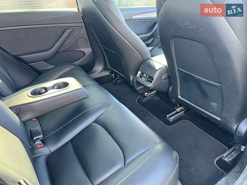 Седан Tesla Model 3 2021 в Киеве