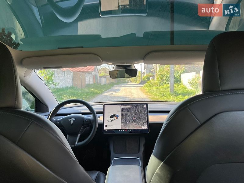 Седан Tesla Model 3 2021 в Киеве