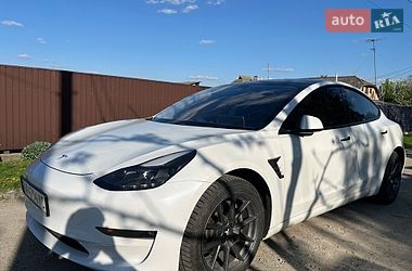 Седан Tesla Model 3 2021 в Киеве