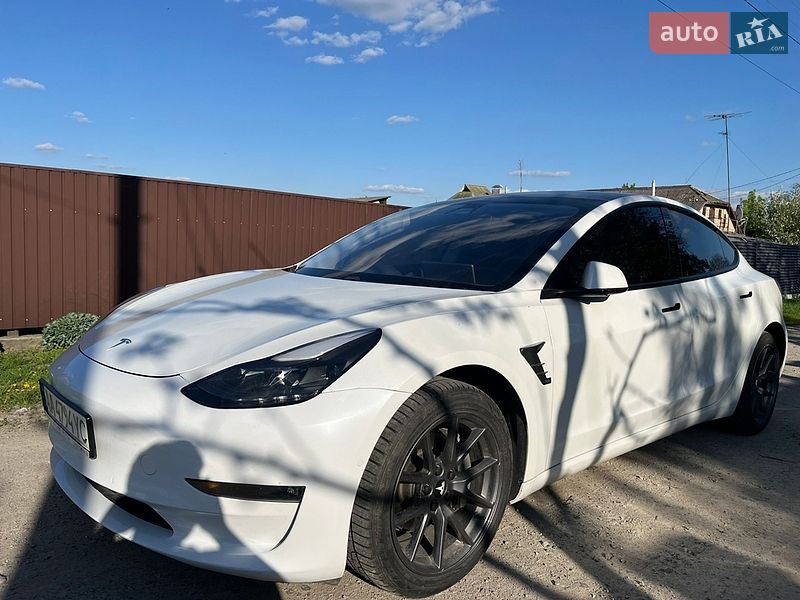 Седан Tesla Model 3 2021 в Киеве