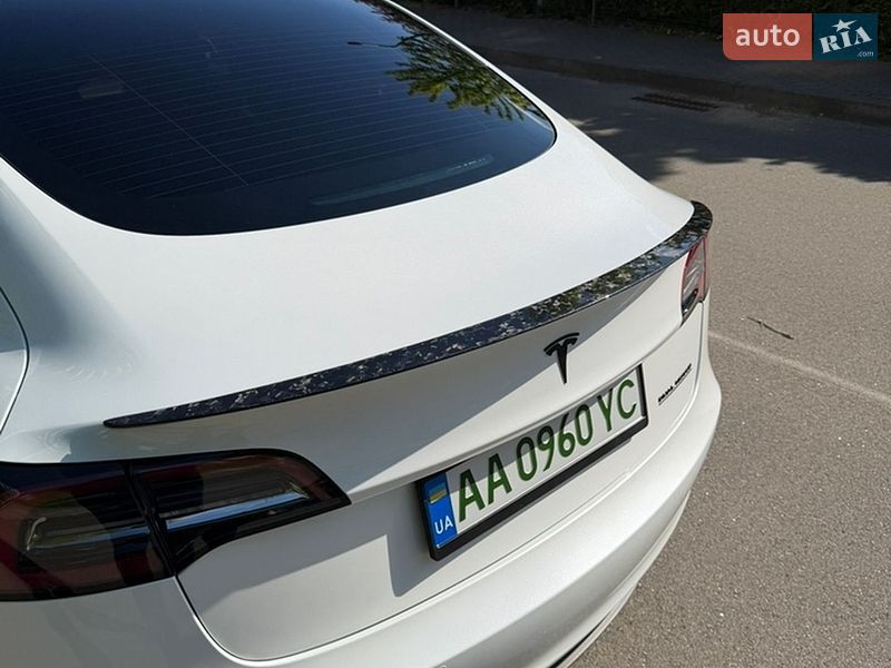 Седан Tesla Model 3 2022 в Киеве
