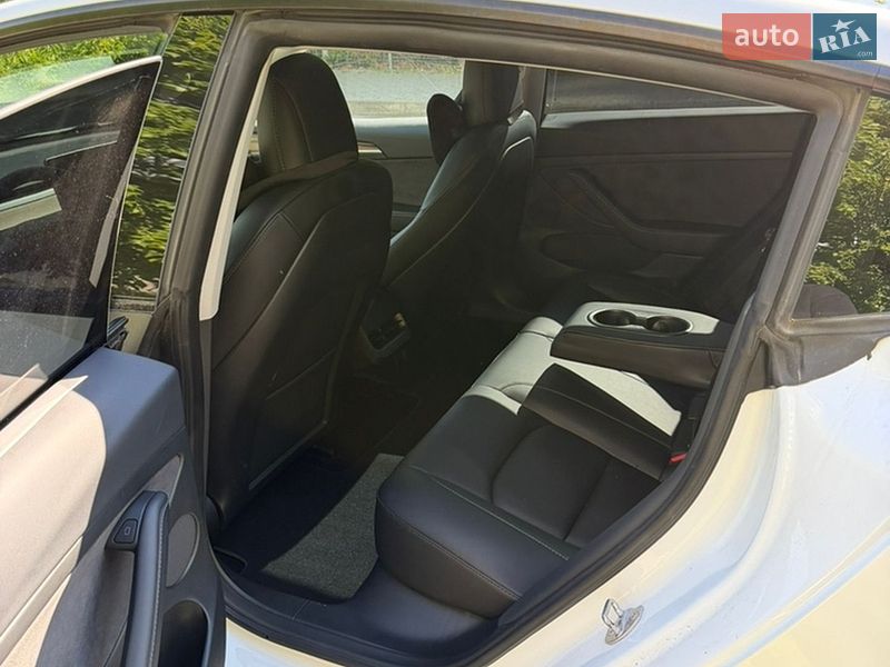 Седан Tesla Model 3 2022 в Киеве