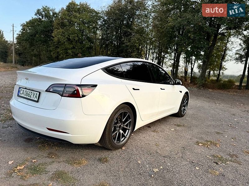 Седан Tesla Model 3 2022 в Черкассах