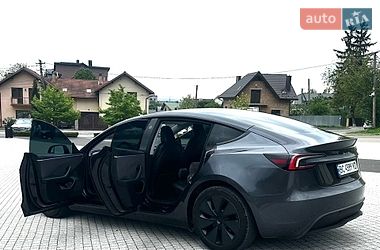 Седан Tesla Model 3 2025 в Львові