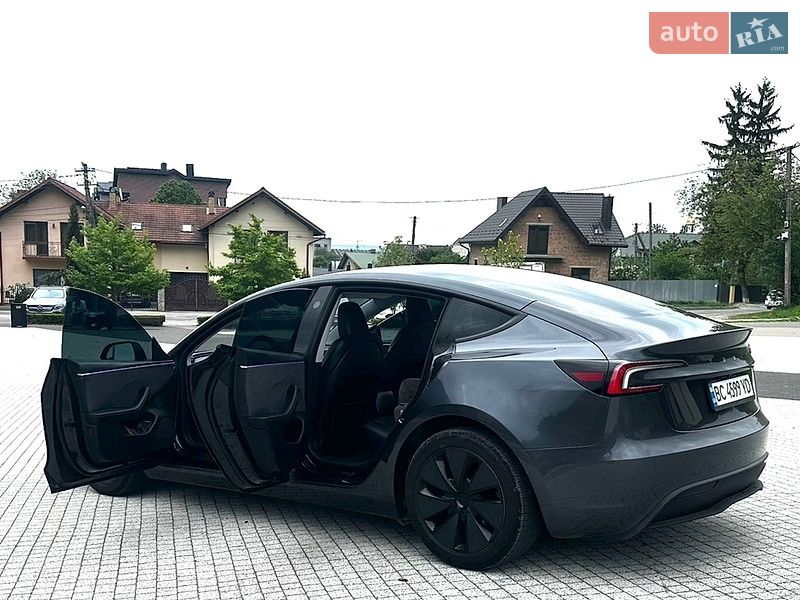 Седан Tesla Model 3 2025 в Львові