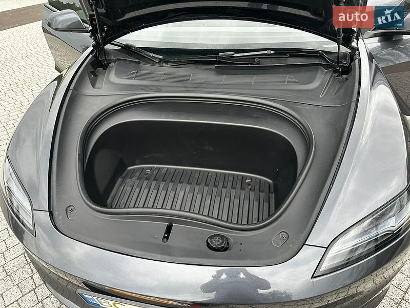 Седан Tesla Model 3 2025 в Львові