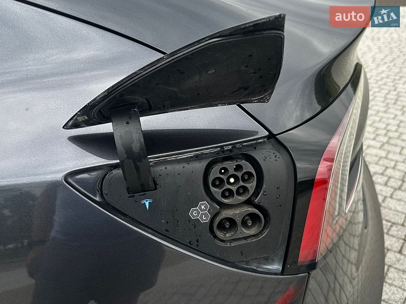 Седан Tesla Model 3 2025 в Львові