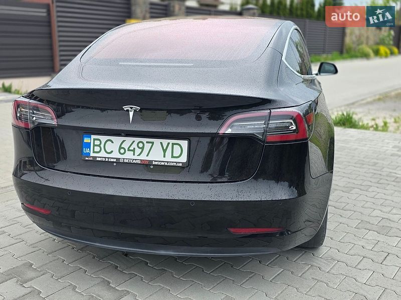 Седан Tesla Model 3 2018 в Львове