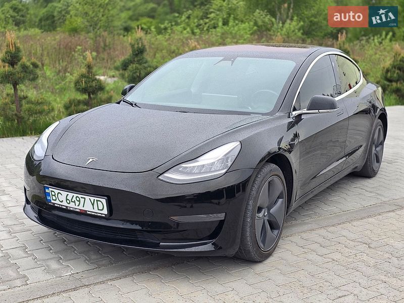 Седан Tesla Model 3 2018 в Львове