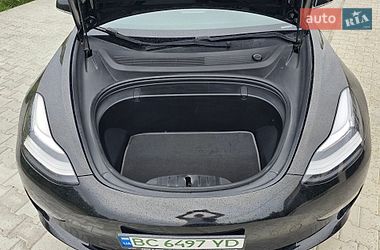 Седан Tesla Model 3 2018 в Львове