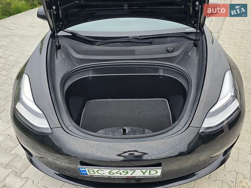 Седан Tesla Model 3 2018 в Львове