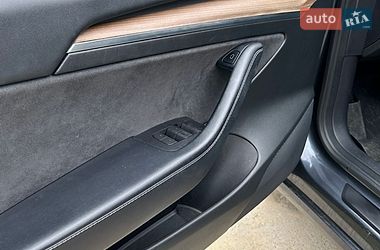 Седан Tesla Model 3 2021 в Львові