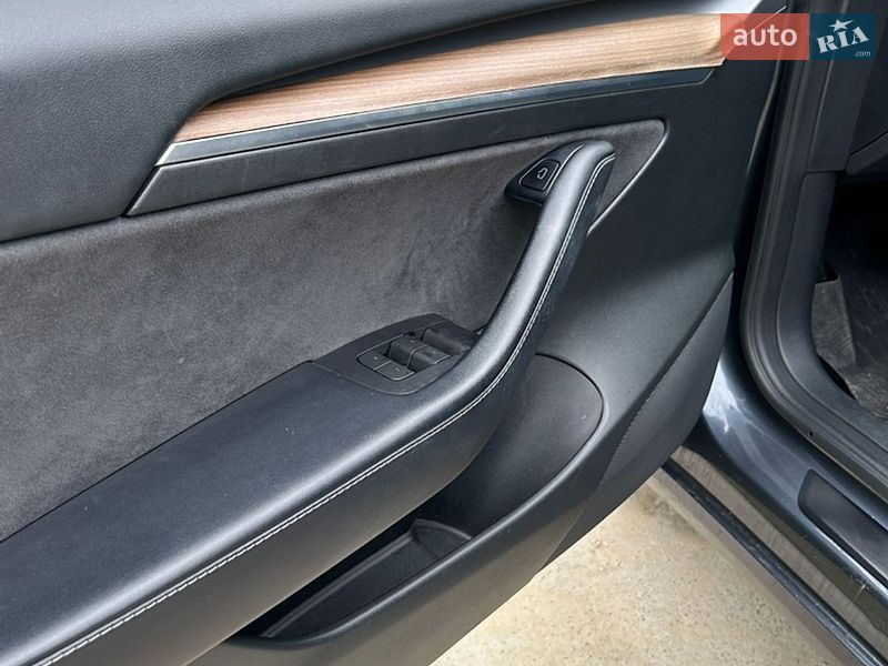 Седан Tesla Model 3 2021 в Львові