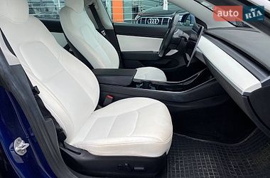 Седан Tesla Model 3 2018 в Львові