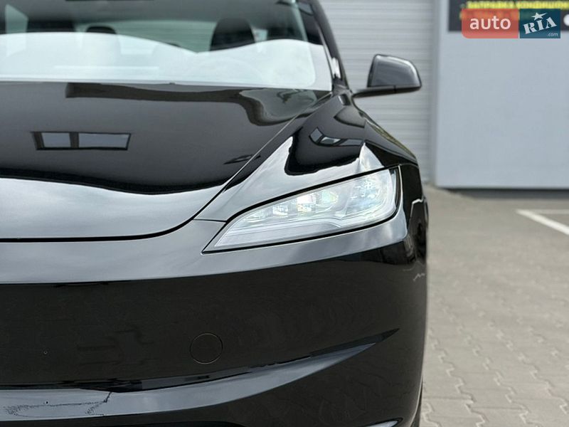 Седан Tesla Model 3 2025 в Луцьку