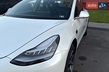 Седан Tesla Model 3 2020 в Виннице
