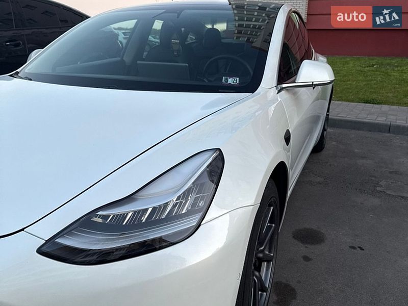 Седан Tesla Model 3 2020 в Виннице